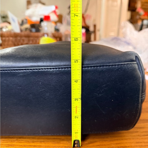 Vintage Coach Black Leather Shoulder Bag - Picture 5 of 9